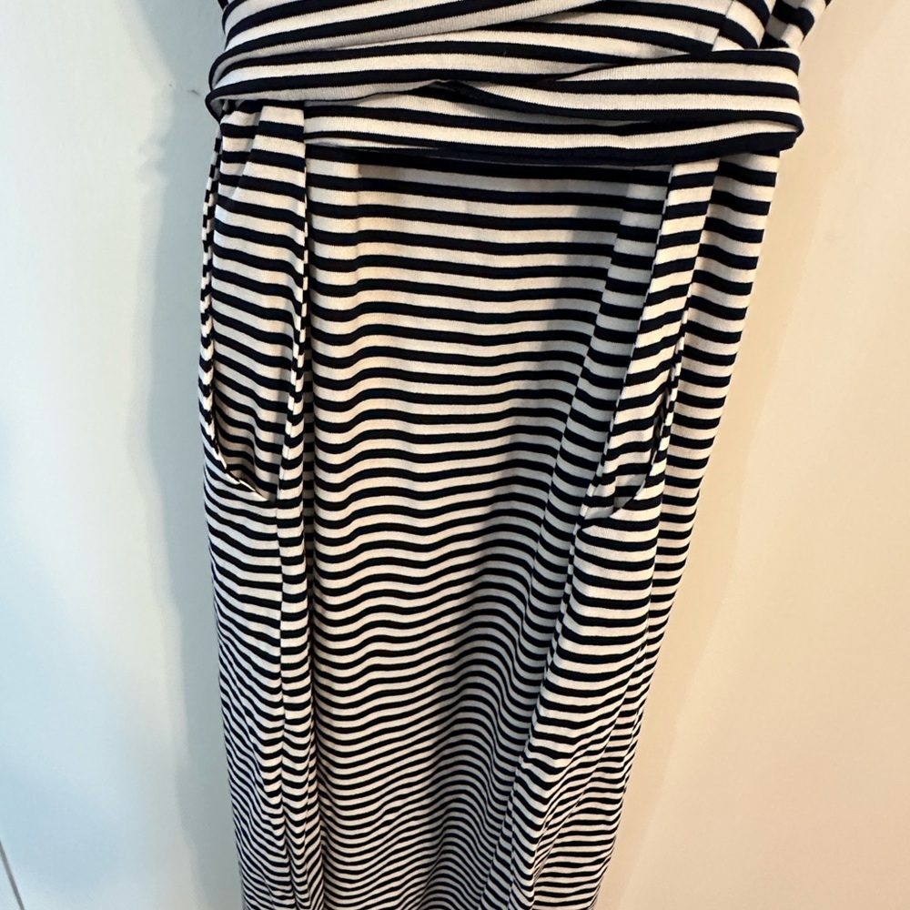 NWT Striped Short Sleeve Tie Waist with pockets Midi Dress Blue and White Med. - Picture 8 of 9